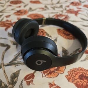 Beats Solo 4 Wireless Over-Ear Headphones — Black